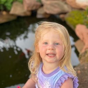 Meet your Posher, Gloria